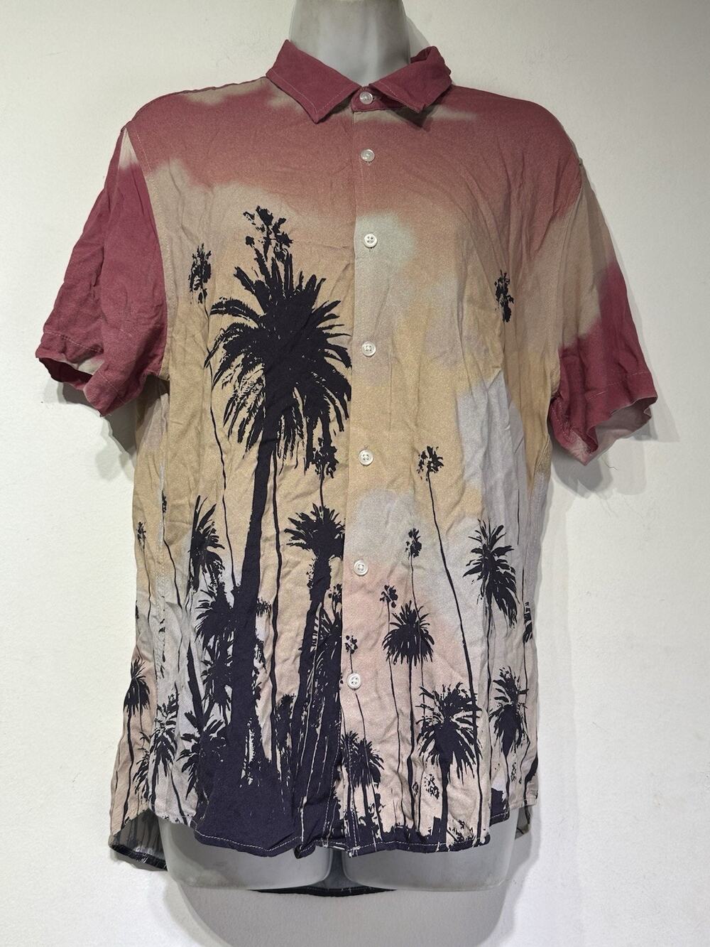 Guess Men’s Sunset Palm Tree Slim Fit Short Sleeve Button Up Shirt Size M